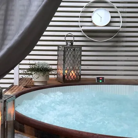 Snowcrystal With Jacuzzi And Sauna Rovaniemi
